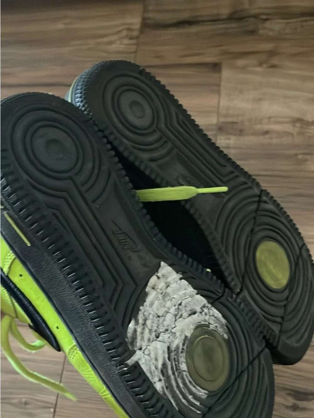 Nike Kids Neon Green and Black Low-Top Sneakers